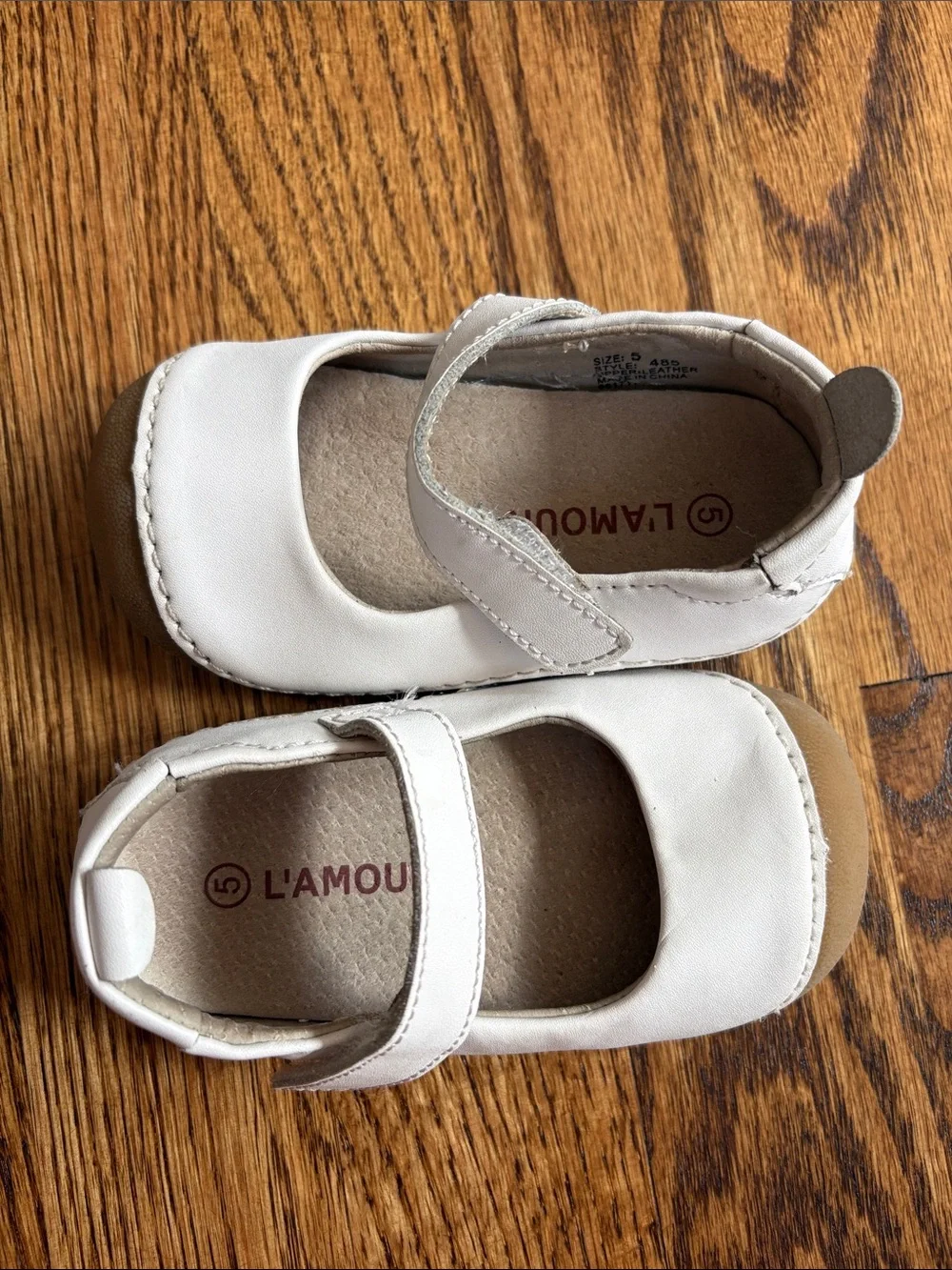 L'Amour white Girls Early Walker Leather Mary Jane shoes, size 5. Excellent cond